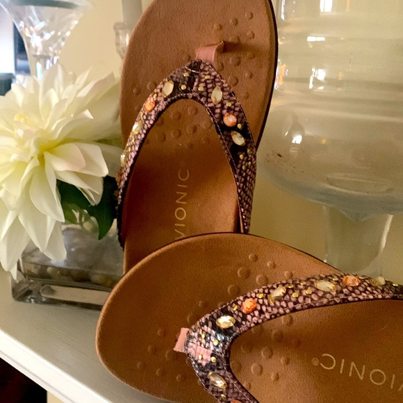 Vionic thong sandal flip flop size 7 brown pink snake skin print with gems - Picture 3 of 4